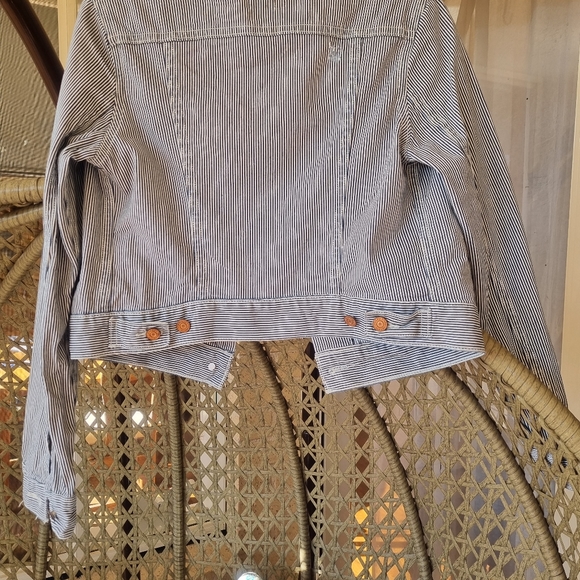 Levi's Jeans Cropped Distressed Jacket Size Medium - Picture 2 of 5